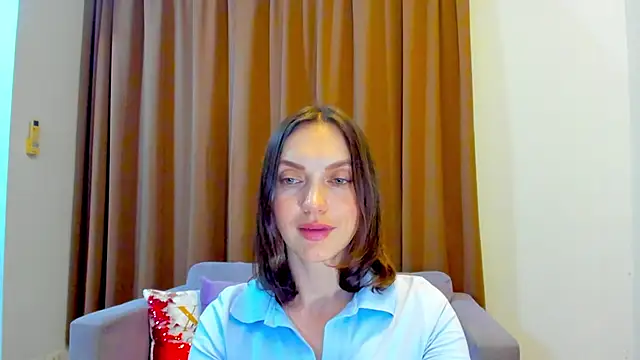 Snapshot of LovelyeeMia chatting on 30, 10, 2025 LovelyeeMia online show from 30, 10, 2025