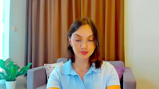 Snapshot of LovelyeeMia chatting on 13, 11, 2025 LovelyeeMia online show from 13, 11, 2025