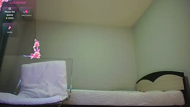 kyliejo18 online show from 4, 12, 2025