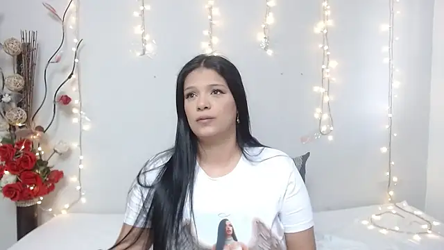 Nicol Love0 online show from 11, 1, 2025