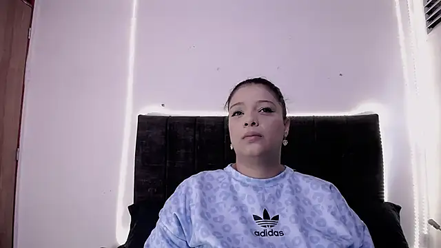 Nicol Love0 online show from 14, 5, 2026