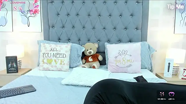 Snapshot of JoslinEvans chatting on 1, 2, 2025 JoslinEvans online show from 1, 2, 2025