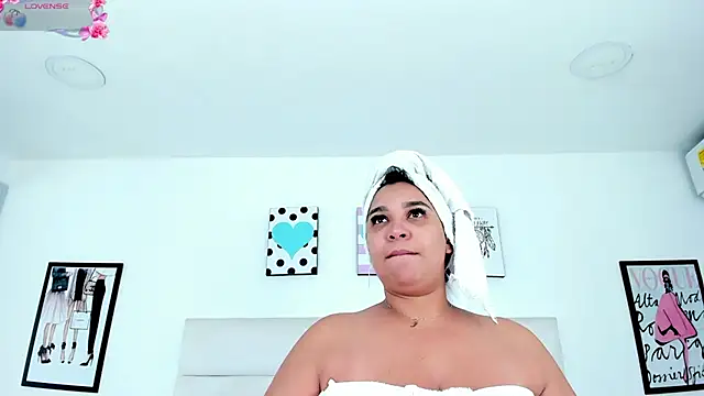 Snapshot of JoslinEvans chatting on 21, 11, 2025 JoslinEvans online show from 21, 11, 2025