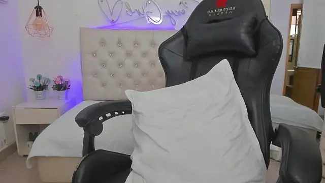 Zoeth Ruiz online show from 31, 1, 2025