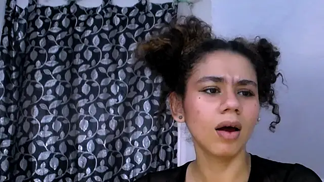 Snapshot of diamonmeli chatting on 3, 3, 2025 diamonmeli online show from 3, 3, 2025