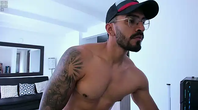 Snapshot of tony_muscle chatting on 2, 2, 2025 tony muscle online show from 2, 2, 2025