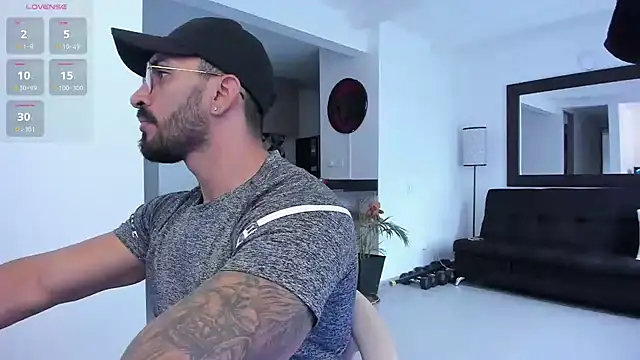 Snapshot of tony_muscle chatting on 17, 2, 2025 tony muscle online show from 17, 2, 2025