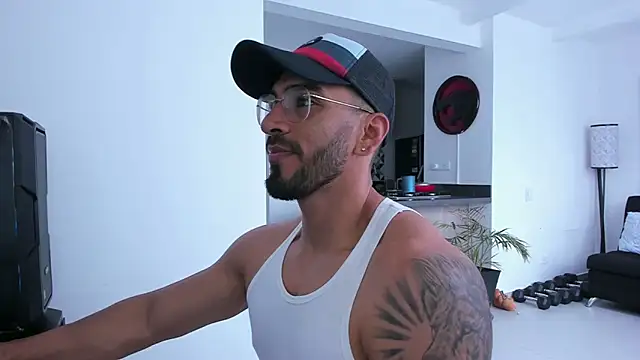 Snapshot of tony_muscle chatting on 23, 2, 2025 tony muscle online show from 23, 2, 2025