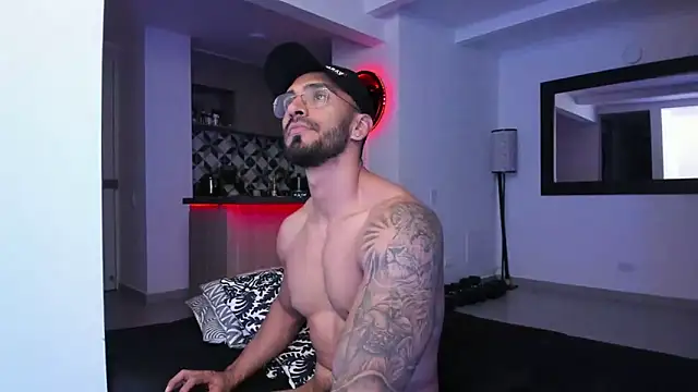 Snapshot of tony_muscle chatting on 28, 2, 2025 tony muscle online show from 28, 2, 2025