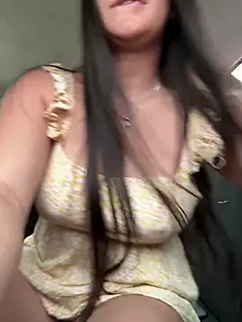 Snapshot of AhriCutte chatting on 5, 3, 2025 AhriCutte online show from 5, 3, 2025