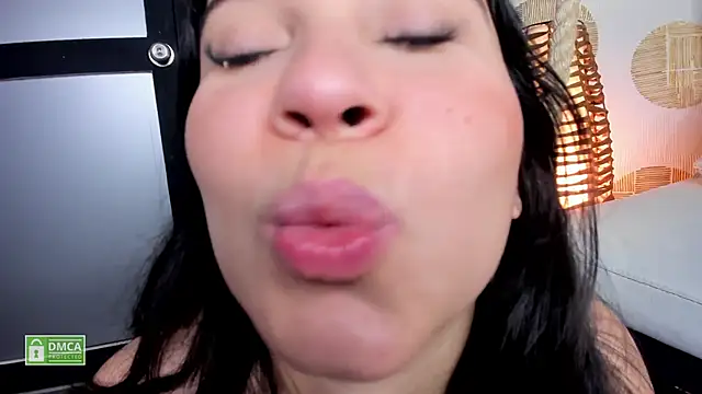 aisha   online show from 20, 12, 2024