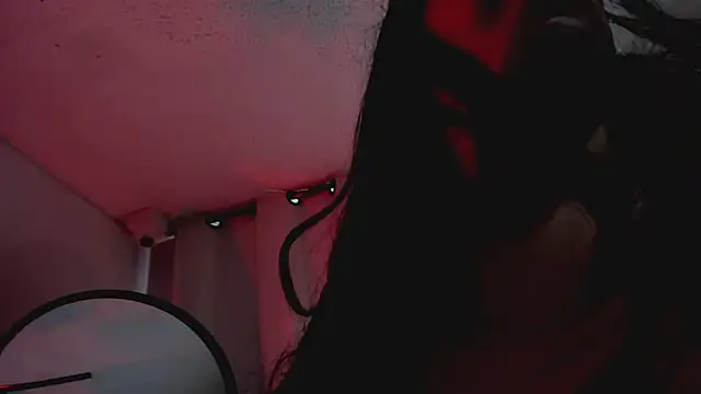 aisha   online show from 6, 3, 2025