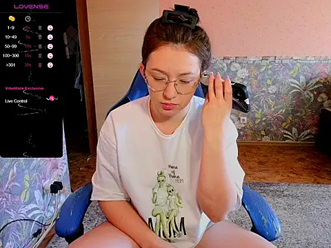 Chloe strip online show from 14, 10, 2025