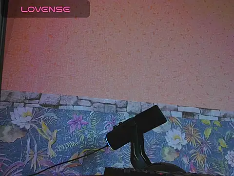 Chloe strip online show from 20, 10, 2025