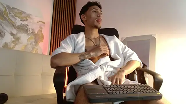 Snapshot of rafael_stone chatting on 5, 1, 2025 rafael stone online show from 5, 1, 2025