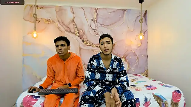 StrawwBoys online show from 6, 12, 2024