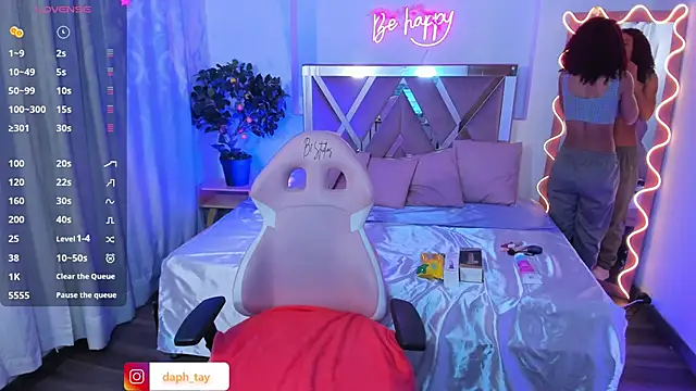 Snapshot of Daphnne_tay chatting on 22, 1, 2025 Daphnne tay online show from 22, 1, 2025