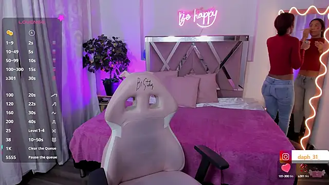 Snapshot of Daphnne_tay chatting on 8, 3, 2025 Daphnne tay online show from 8, 3, 2025