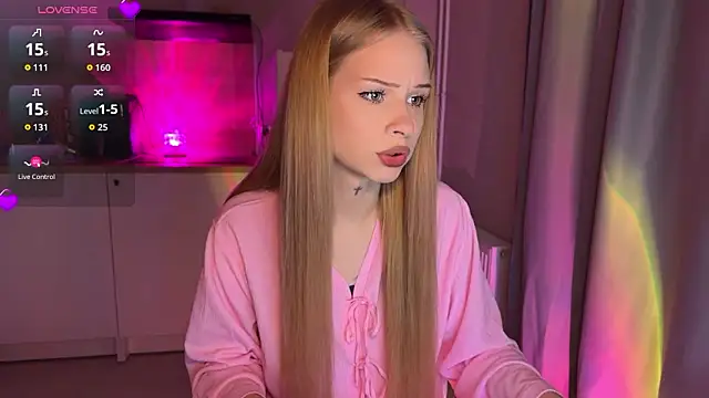 Snapshot of lisa_barbie chatting on 3, 3, 2026 lisa barbie online show from 3, 3, 2026