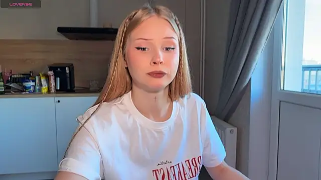 Snapshot of lisa_barbie chatting on 22, 3, 2026 lisa barbie online show from 22, 3, 2026
