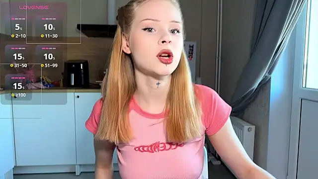 Snapshot of lisa_barbie chatting on 13, 4, 2026 lisa barbie online show from 13, 4, 2026