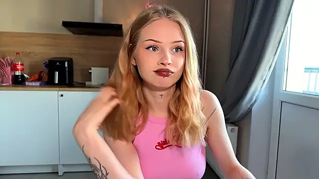 Snapshot of lisa_barbie chatting on 19, 4, 2026 lisa barbie online show from 19, 4, 2026