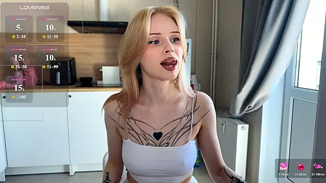 Snapshot of lisa_barbie chatting on 6, 5, 2026 lisa barbie online show from 6, 5, 2026