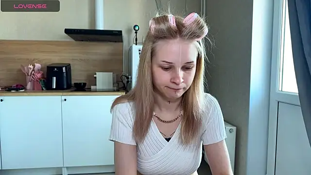 Snapshot of lisa_barbie chatting on 13, 5, 2026 lisa barbie online show from 13, 5, 2026