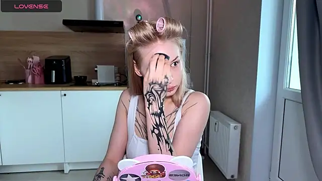 Snapshot of lisa_barbie chatting on 14, 5, 2026 lisa barbie online show from 14, 5, 2026