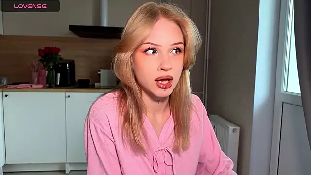 Snapshot of lisa_barbie chatting on 16, 5, 2026 lisa barbie online show from 16, 5, 2026