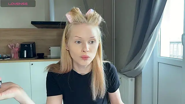 Snapshot of lisa_barbie chatting on 26, 5, 2026 lisa barbie online show from 26, 5, 2026