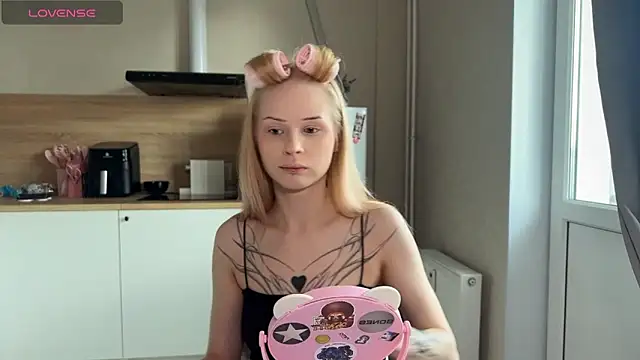 Snapshot of lisa_barbie chatting on 31, 5, 2026 lisa barbie online show from 31, 5, 2026