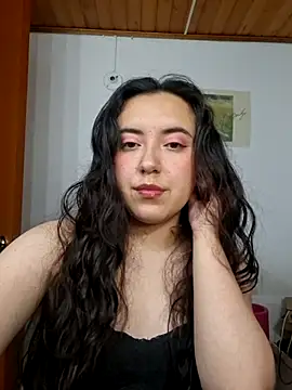 Emi chik online show from 1, 5, 2026