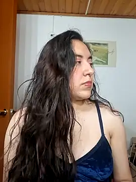 Emi chik online show from 7, 5, 2026