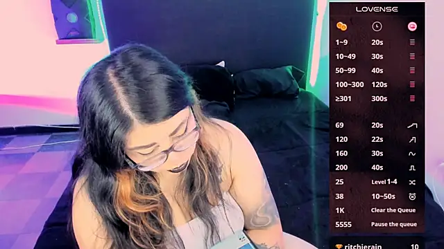 Snapshot of devilfoxtwo chatting on 13, 12, 2024 devilfoxtwo online show from 13, 12, 2024