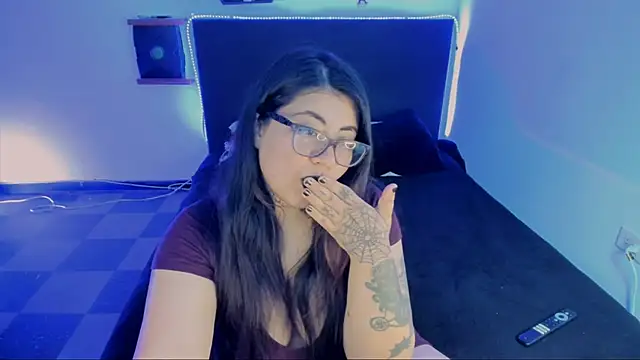 Snapshot of devilfoxtwo chatting on 12, 2, 2025 devilfoxtwo online show from 12, 2, 2025