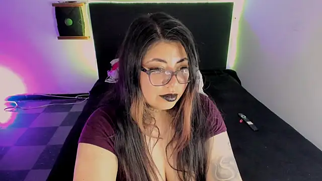 Snapshot of devilfoxtwo chatting on 12, 2, 2025 devilfoxtwo online show from 12, 2, 2025