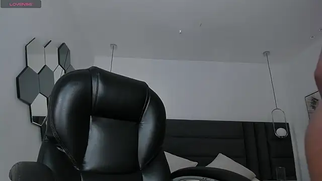 KatieNolan 1 online show from 4, 12, 2025