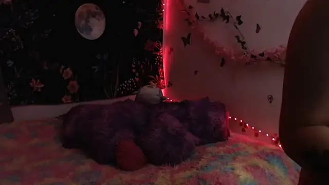 Emillyy m online show from 6, 4, 2026