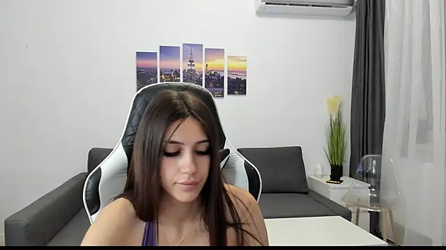 Kimi Ivy online show from 19, 10, 2025