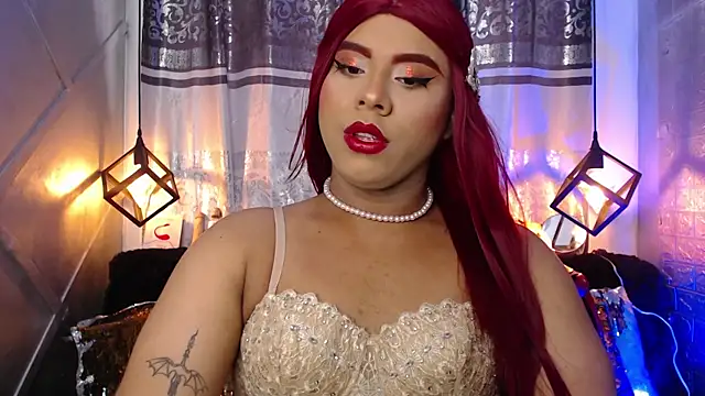 Snapshot of Emili_Roux chatting on 4, 10, 2025 Emili Roux online show from 4, 10, 2025