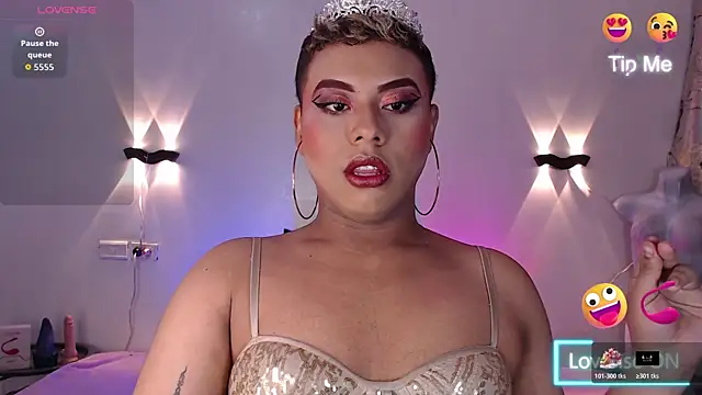 Snapshot of Emili_Roux chatting on 4, 11, 2025 Emili Roux online show from 4, 11, 2025