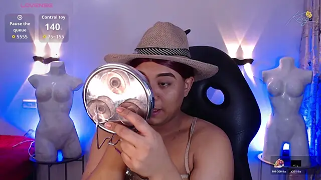 Snapshot of Emili_Roux chatting on 2, 2, 2026 Emili Roux online show from 2, 2, 2026