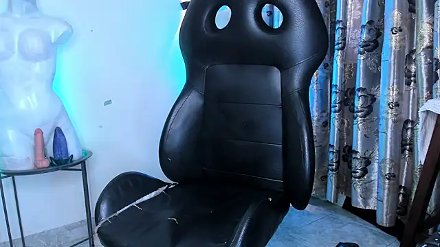 Snapshot of Emili_Roux chatting on 27, 2, 2026 Emili Roux online show from 27, 2, 2026