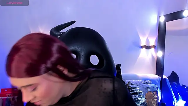 Snapshot of Emili_Roux chatting on 15, 4, 2026 Emili Roux online show from 15, 4, 2026