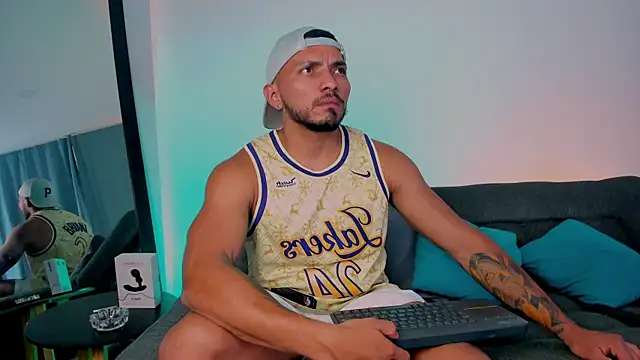 Snapshot of maximusclark1 chatting on 2, 3, 2025 maximusclark1 online show from 2, 3, 2025