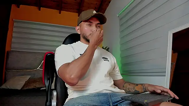 Snapshot of maximusclark1 chatting on 19, 3, 2026 maximusclark1 online show from 19, 3, 2026