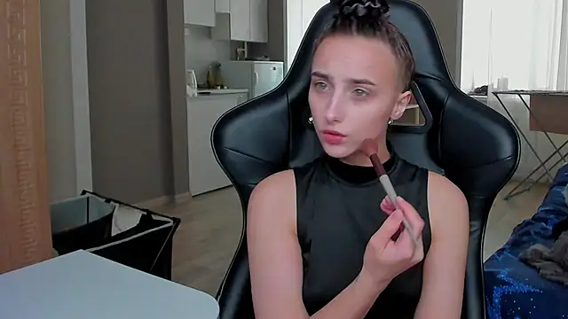 Snapshot of SilverDream chatting on 19, 10, 2025 SilverDream online show from 19, 10, 2025