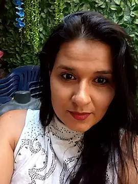 Snapshot of elena_jonees chatting on 6, 5, 2026 elena jonees online show from 6, 5, 2026