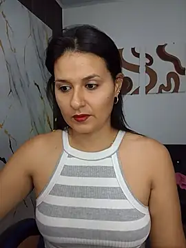 Snapshot of elena_jonees chatting on 15, 5, 2026 elena jonees online show from 15, 5, 2026